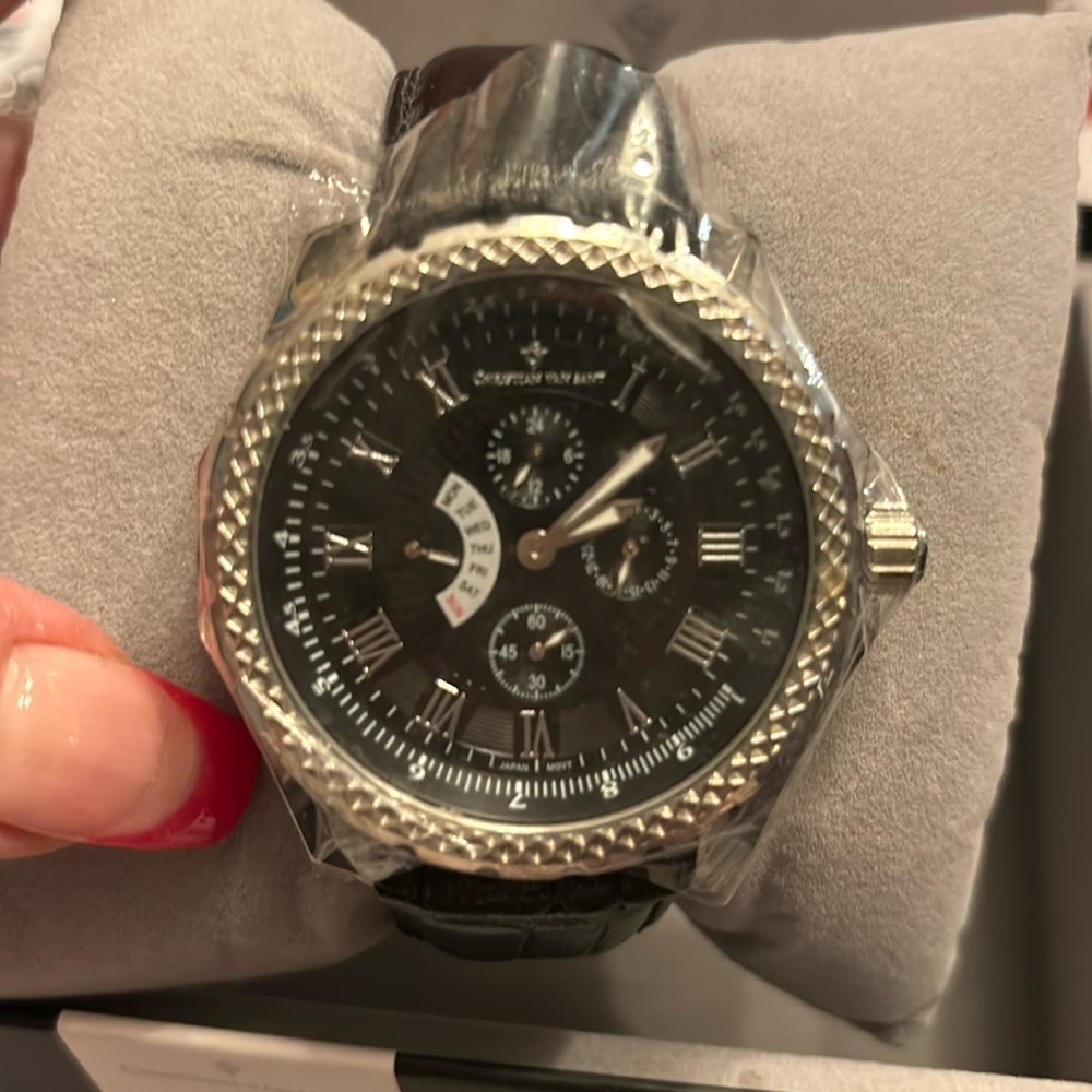 Men’s Christian van sant watch like new never worn
